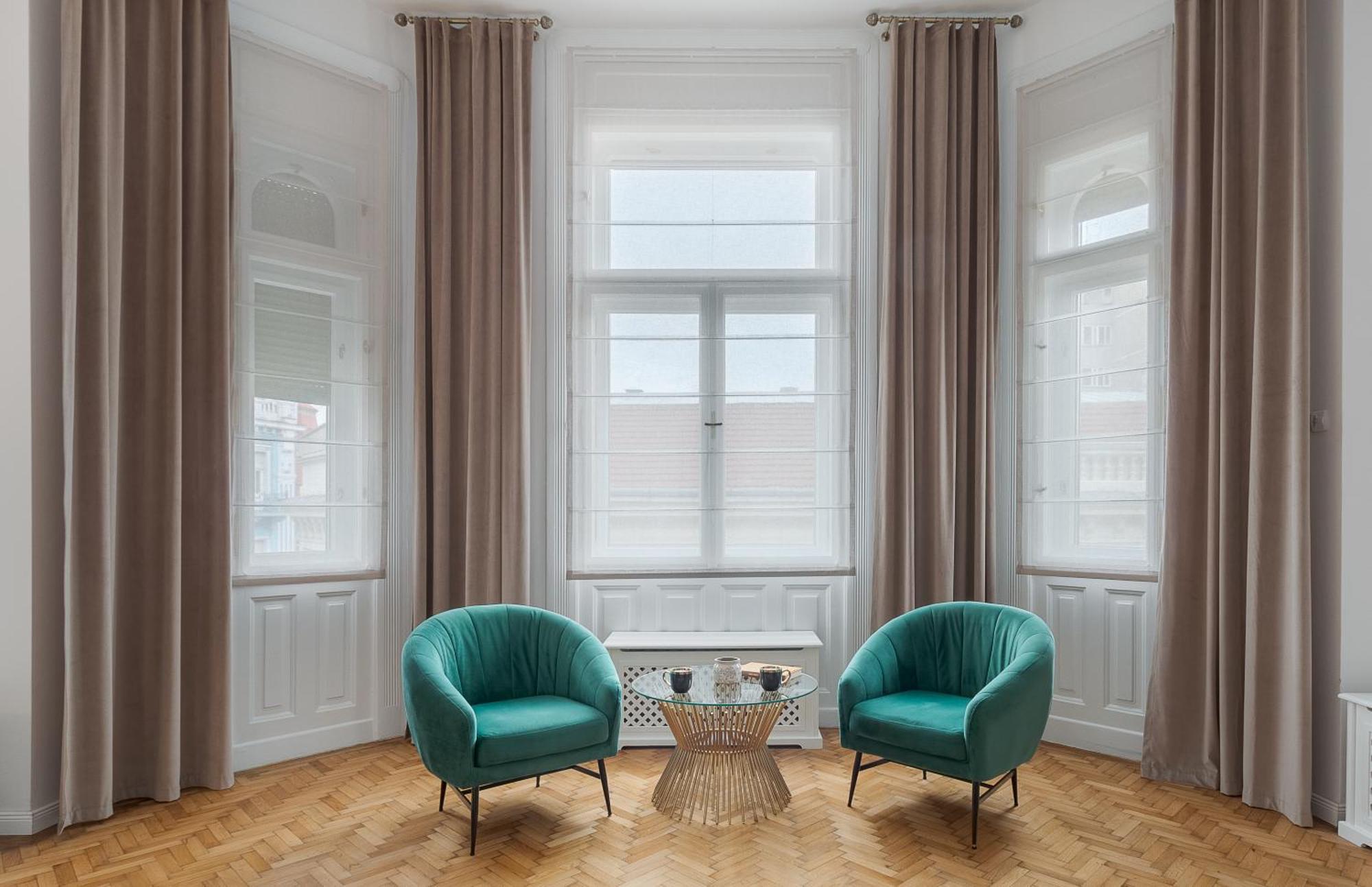 Royal Experience At Stern Palace Oradea Exterior photo