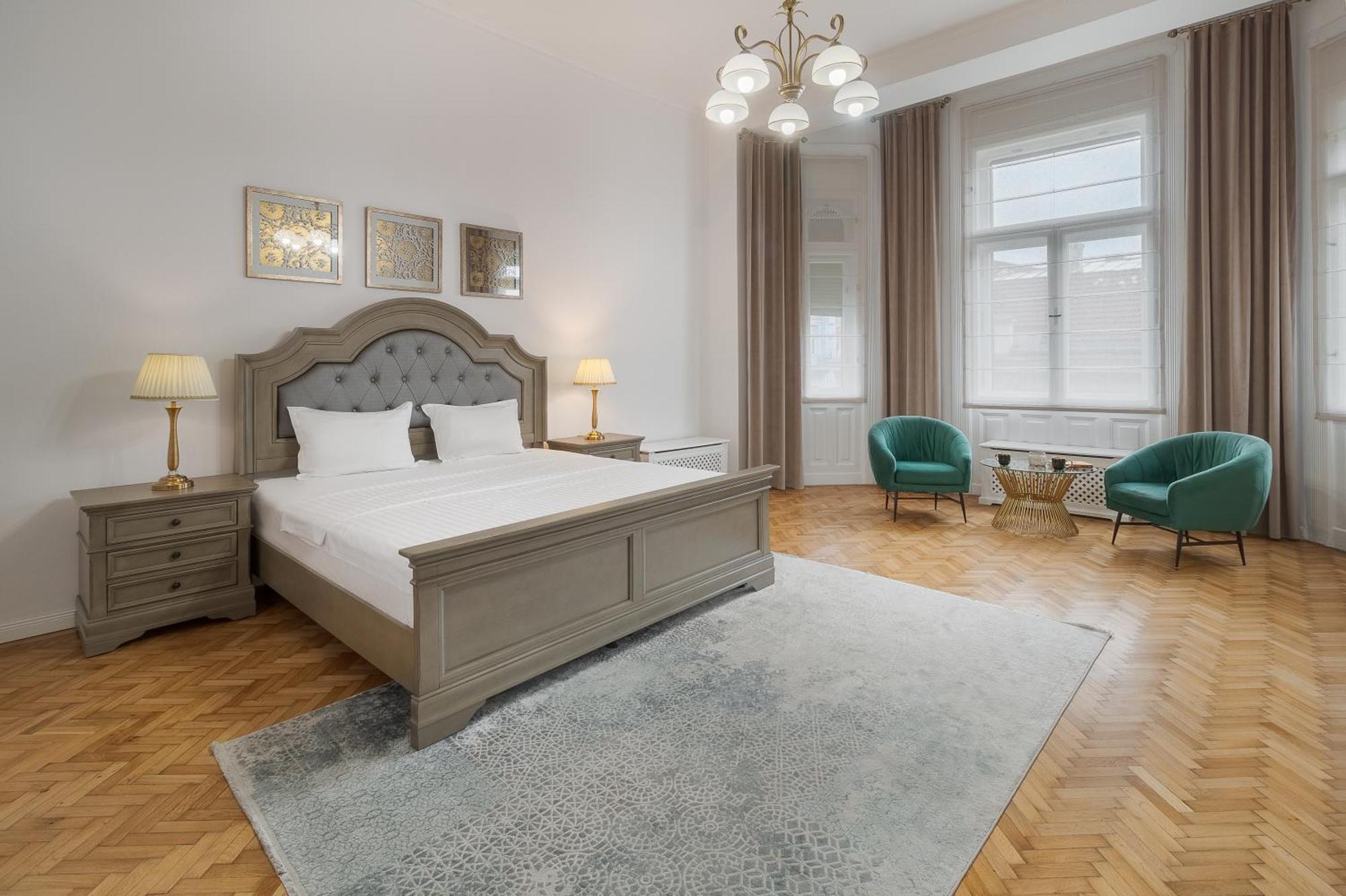 Royal Experience At Stern Palace Oradea Exterior photo