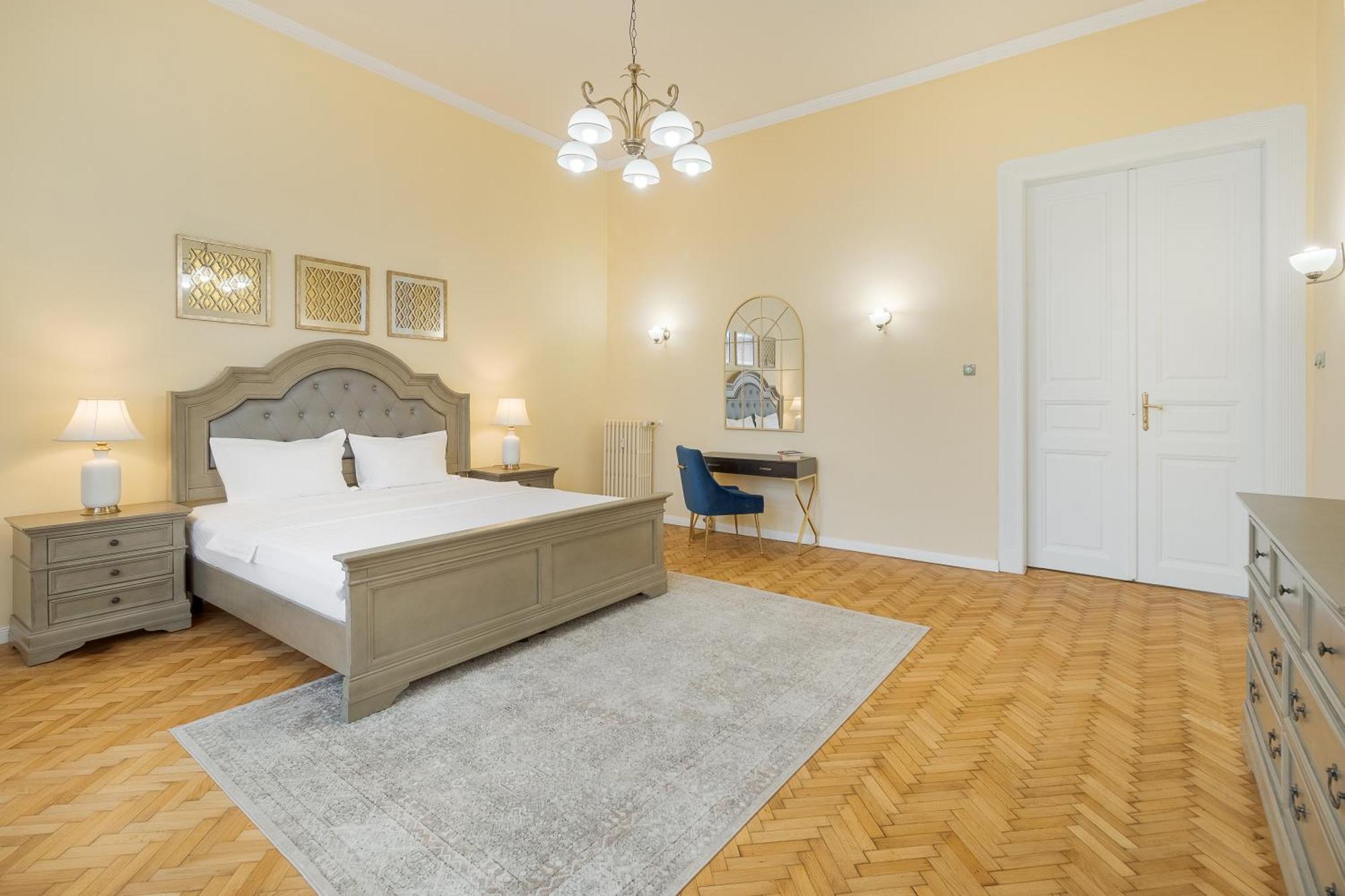 Royal Experience At Stern Palace Oradea Exterior photo